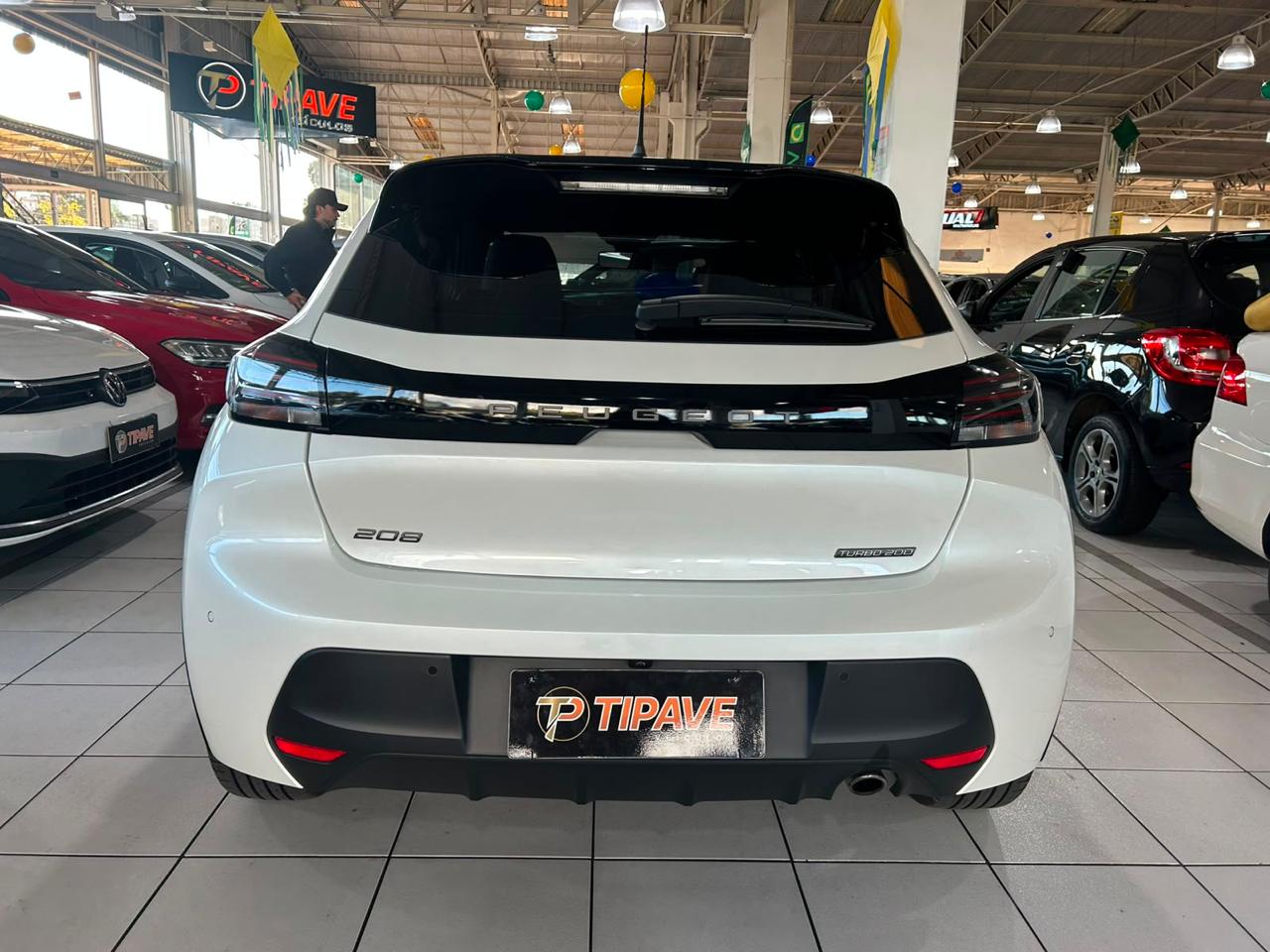Peugeot 208 GT Turbo 200 branco